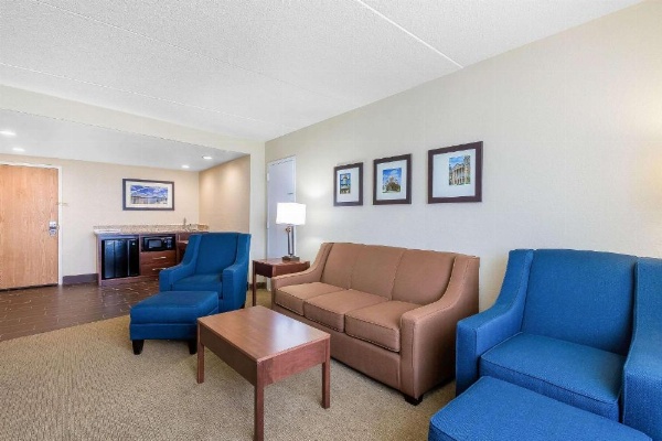 Comfort Inn & Suites Event Center image 11