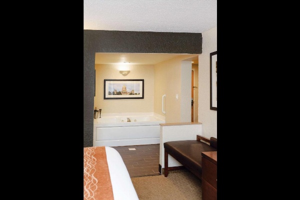Comfort Inn & Suites Event Center image 6